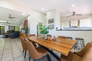 Huge Stylish Townhouse - 9