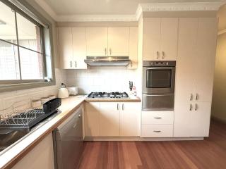 Private Room Home Feels Bentleigh 1 min to train - 3