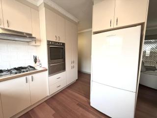Private Room Home Feels Bentleigh 1 min to train - 1