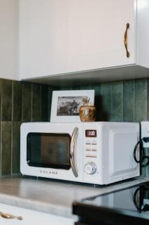 Spacious 1BR Loft in La Crete - Full Kitchen - 2