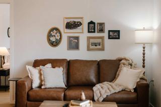 Spacious 1BR Loft in La Crete - Full Kitchen - 9