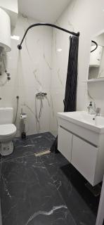Ira's Square 2 Bedroom Free Parking - 3