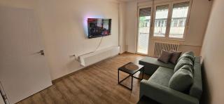 Ira's Square 2 Bedroom Free Parking - 6
