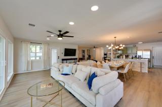 Waterfront Cedar Creek Lake Gem: Near Marina! - 2