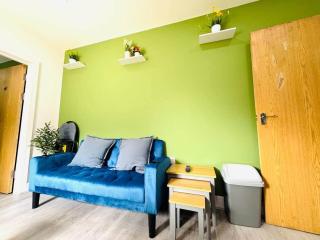 Stylish 2-Bed Flat in Cardiff - 5