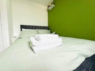 Stylish 2-Bed Flat in Cardiff - 3