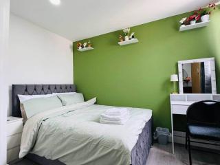 Stylish 2-Bed Flat in Cardiff - 2