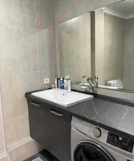 3-Bedroom Apartment with Living Room in City Center - 5