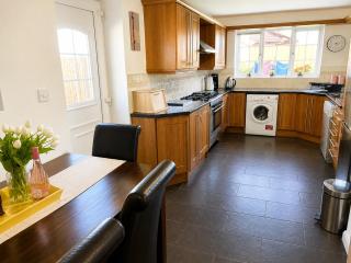 Spacious 6BR Gated Home, Sleeps 9, Private Drive - 8