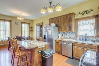 < 1 Mi to Downtown: Historic Dubuque Gem! - 8
