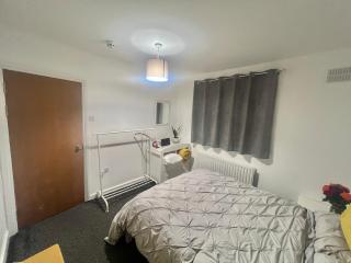 Stylish Refurbished London Home - Family, Friends & Business Travellers Retreat near Wimbledon, Sleeps 6, Free Street Parking - 4
