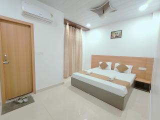 Golden Oak- 5 min walk from golden temple - 9