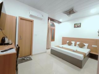 Golden Oak- 5 min walk from golden temple - 5