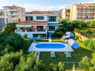 Holiday Villa With Pool & Jacuzzi - 0