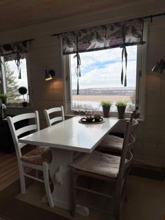Cozy cabin with panoramic views of the Tana River - 6