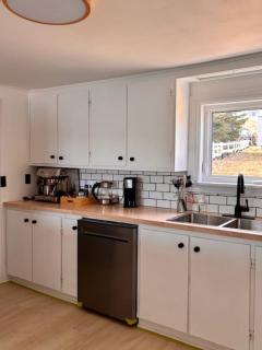 Home From Away - Year Round Oceanfront Home Pouch Cove NFLD - 1