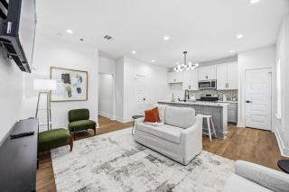 Cozy Houston Retreat, 3BR 2BA, Close to Downtown - 6