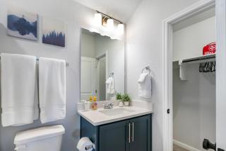 Cozy Private APT 1BD 1BA, WD Close to Airport, COTA, Tesla HQ - 1