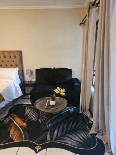 Stunning Apartment In Fourways - 2
