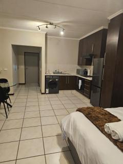 Stunning Apartment In Fourways - 3