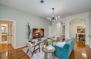 2 Homes 8BR sleeps 18 Game Room & Backyards - 3