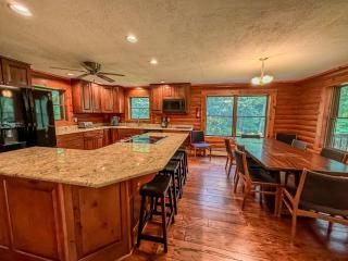 Family-Friendly Private Cabin with Hot Tub Fire Pit - 8