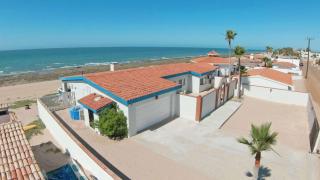 Beautiful Beachfront Home Casa de Veranos - 9