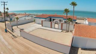 Beautiful Beachfront Home Casa de Veranos - 8