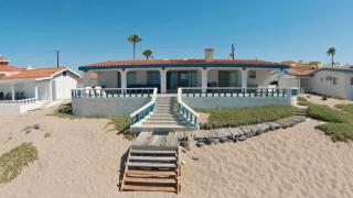 Beautiful Beachfront Home Casa de Veranos - 4
