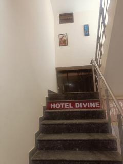 Hotel Devine Opp Jubilee Walk Mall & Near Gurdwara Sohana - 9
