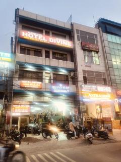 Hotel Devine Opp Jubilee Walk Mall & Near Gurdwara Sohana - 5