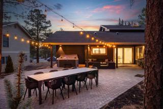Family-Friendly Getaway Hot Tub Views EVSE - 1