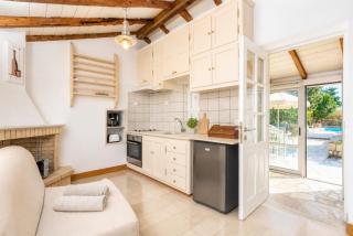 Millers Cottage Large Private Pool AC WiFi - 4