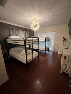 Miami Calm Hostel Bed For Traveler 2B - 8