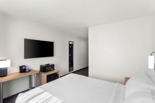 Spark by Hilton - 3