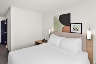 Spark by Hilton - 4