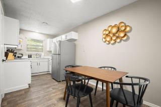 Modern 1BR Getaway With King Bed, Pool, Free Parking and Near Austin - 1