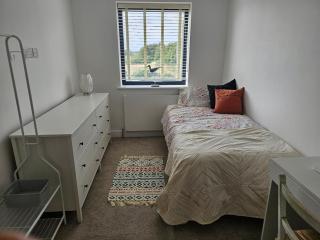 Modern 5 bedroom detached new build property - 8