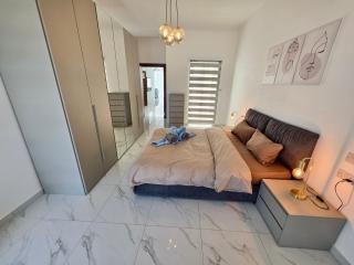 Rooftop Pool, Luxury Apartment in Sliema - 3