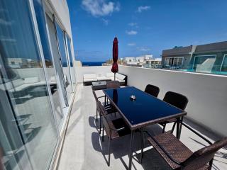 Rooftop Pool, Luxury Apartment in Sliema - 7