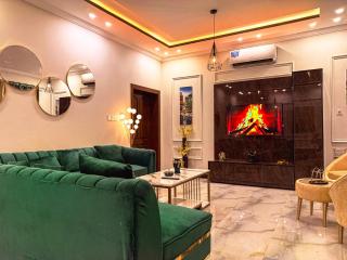 The Marrakesh Courtyard - Private Villa with Garden, Outdoor Cinema & Dining In Bahria Town - 4