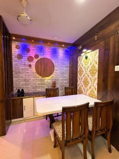 Urban Luxury Retreat ,Netflix ,Private Balcony - 3