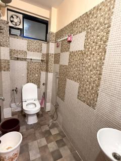 Urban Luxury Retreat ,Netflix ,Private Balcony - 2