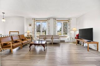 Large 6BR Retreat | Sleeps 13 | Riverview - 3