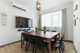 4BR 3BA Sleeps 8 Wi-Fi Walk to Beach - 2
