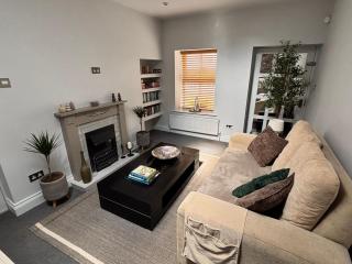 Charming cottage with a large enclosed garden - 4