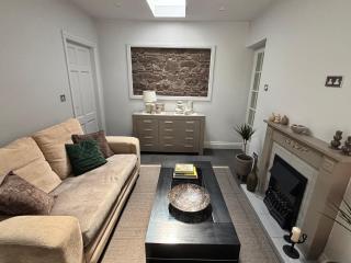 Charming cottage with a large enclosed garden - 2