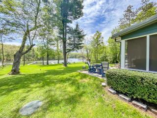 Iconic Lakefront Cottage with Hot Tub and Dock Pet friendly - 5