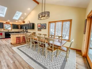 Pet friendly Newly renovated w dock Slip Fire Pit Hot Tub Kayaks - Oakland - 5