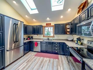 Pet friendly Newly renovated w dock Slip Fire Pit Hot Tub Kayaks - Oakland - 3